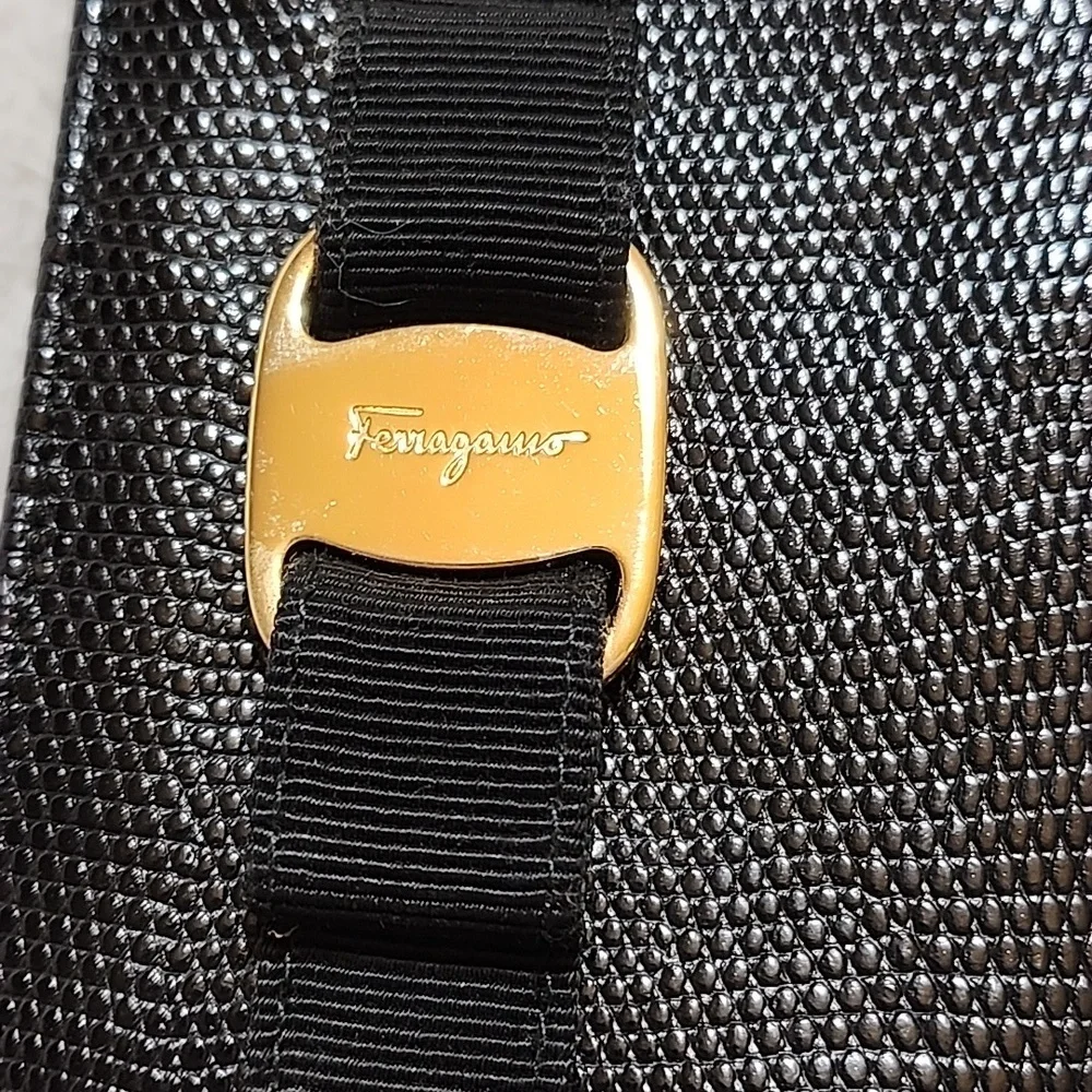 Salvatore Ferragamo Vara bow compact wallet pouch textured lizarard Imbossed